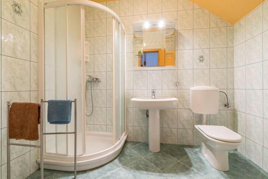 Апартаменти Apartma Jezerci Блед Номер фото